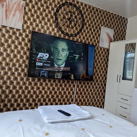 The Saxon Rooms Barking  Esterno foto