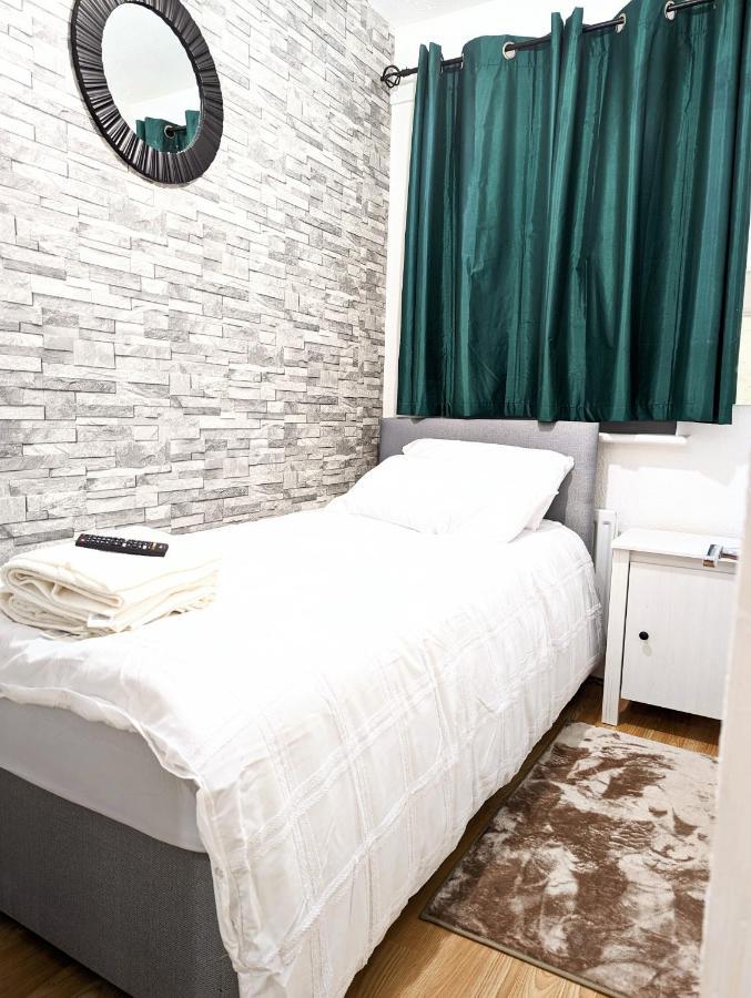 The Saxon Rooms Barking  Esterno foto