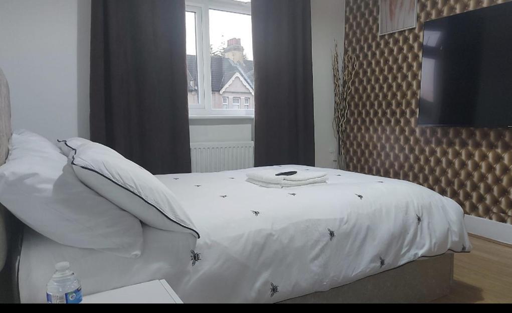The Saxon Rooms Barking  Esterno foto